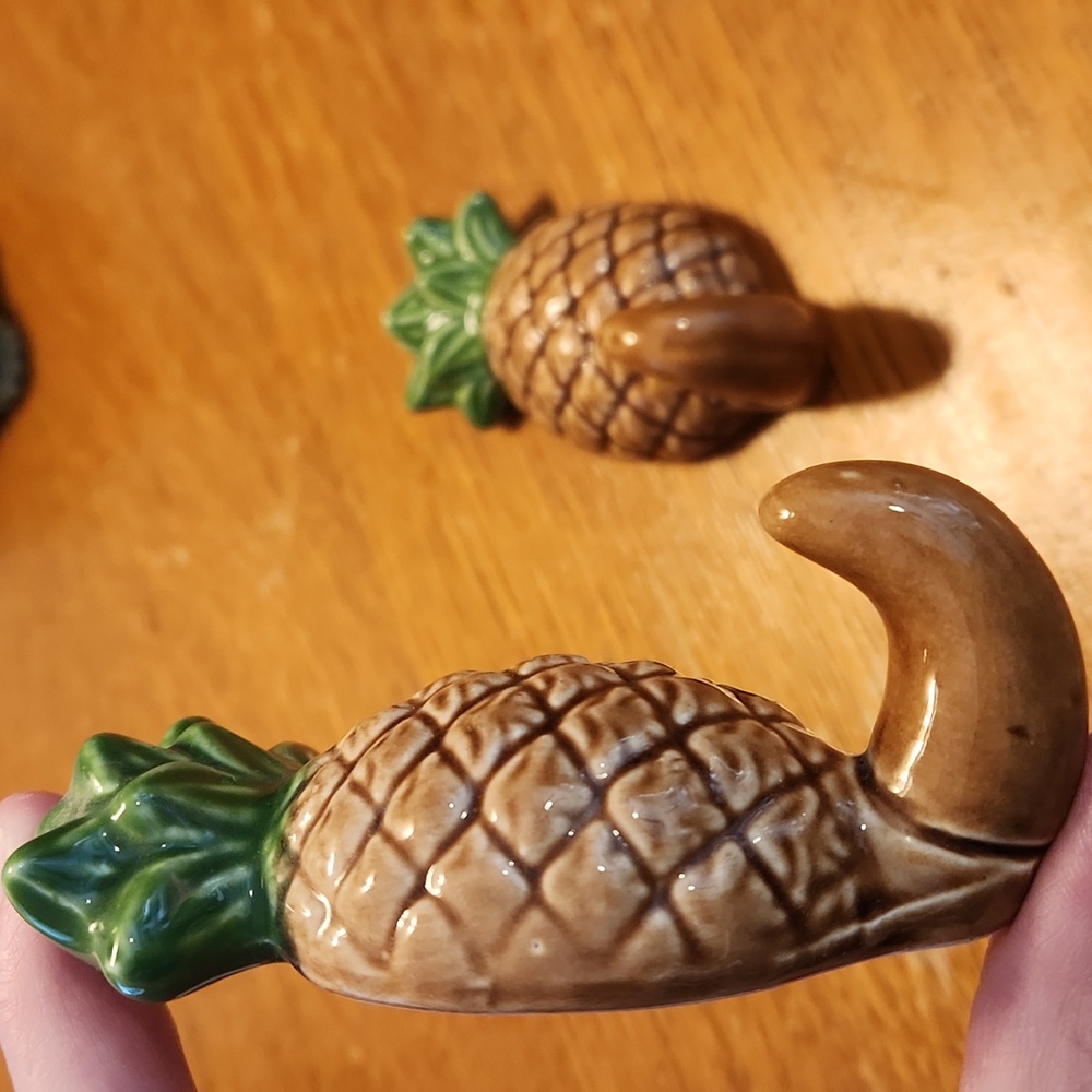 Set Of 2 Otagiri Pineapple Mug Hooks - Picture 3 of 6